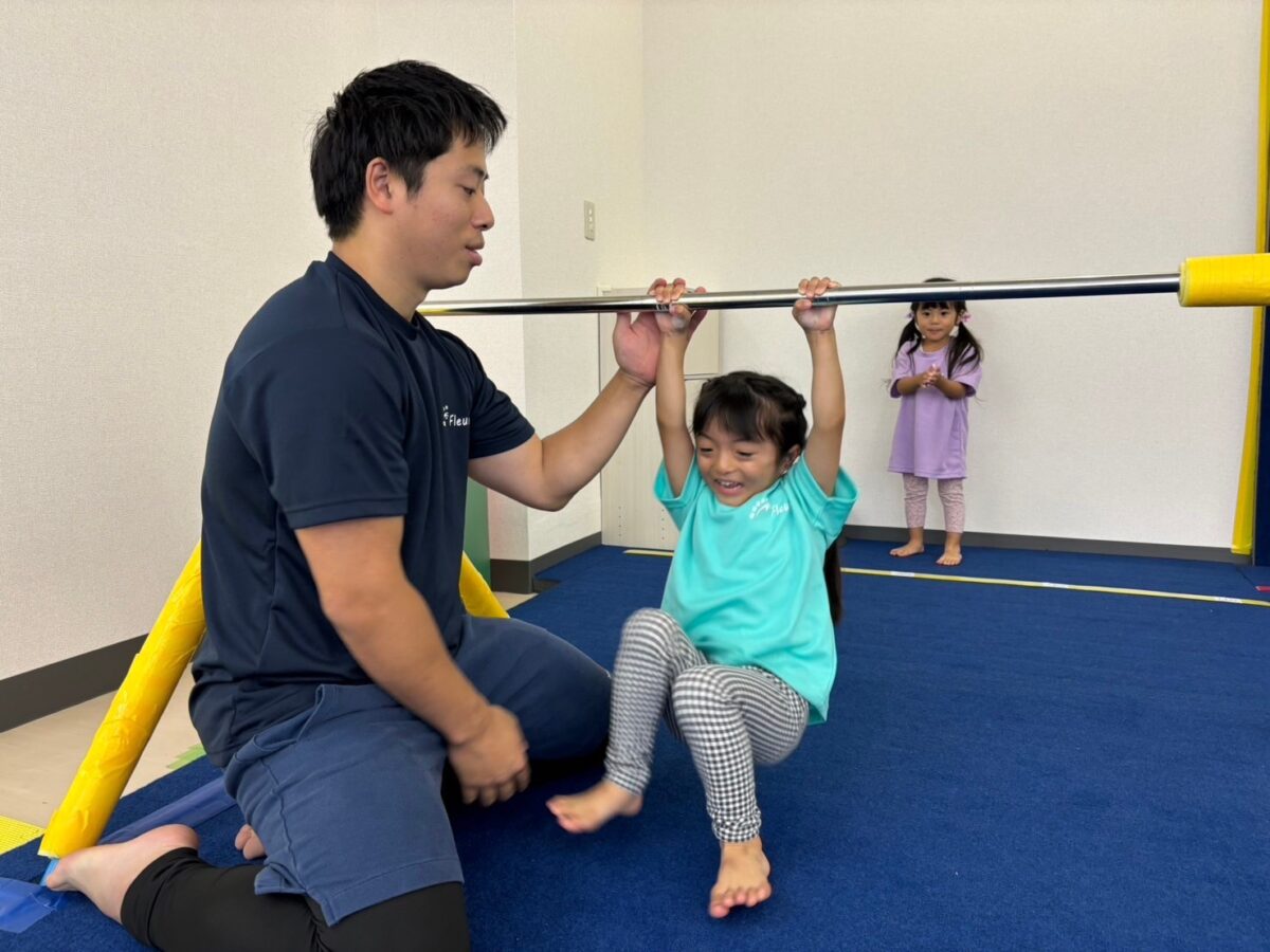 集団授業で困っている子供のイメージ